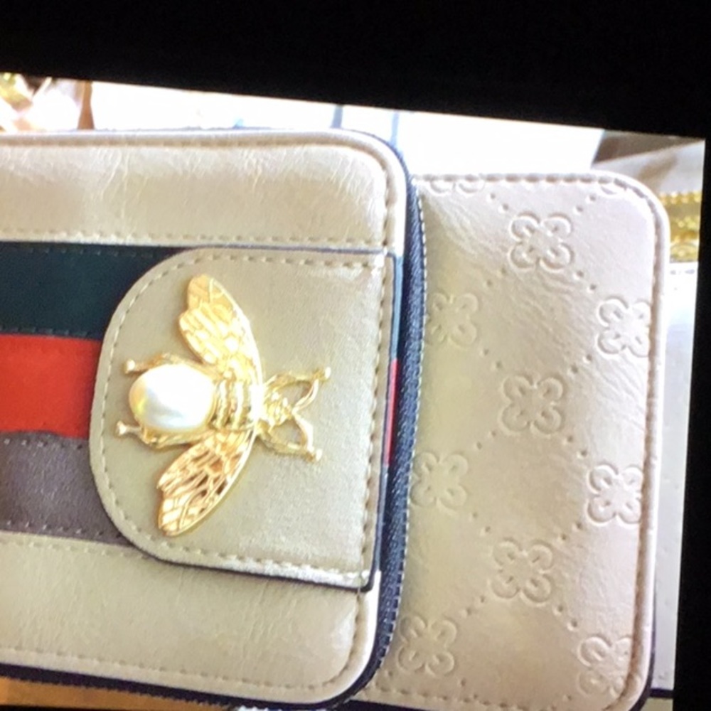 Woman’s crossbody purse